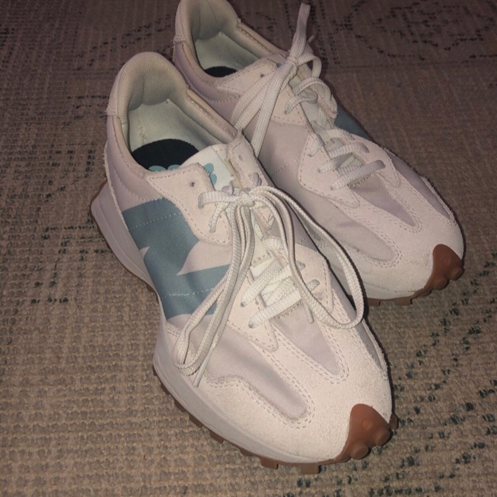 New Balance 327
